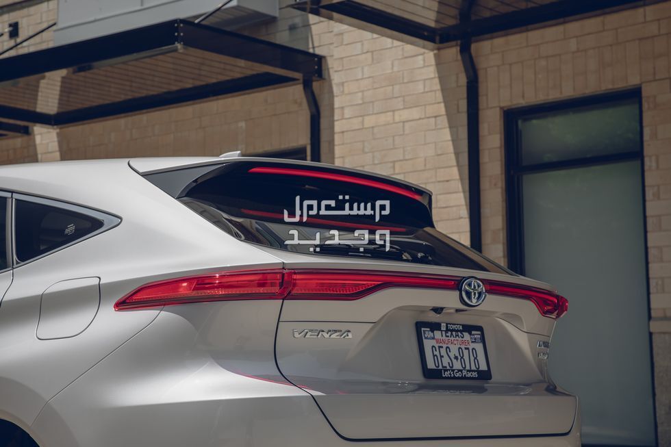 تويوتا فينزا 2024 الجديدة بجميع الفئات والاسعار المتوفرة وابرز العيوب والمميزات تصميم الجزء الخلفي من تويوتا فينزا 2024