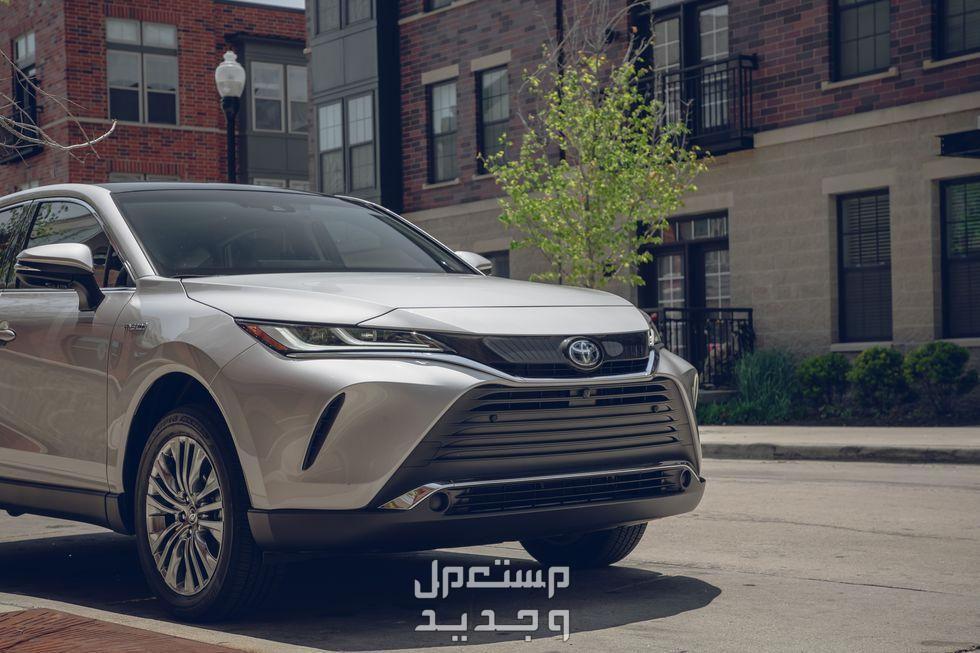 تويوتا فينزا 2024 الجديدة بجميع الفئات والاسعار المتوفرة وابرز العيوب والمميزات تصميم الواجهة الأمامية في تويوتا فينزا 2024
