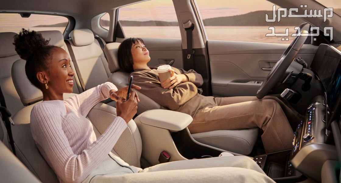 هيونداي كونا 2024 الجديدة بجميع الفئات والاسعار المتوفرة عند الوكيل وابرز العيوب والمميزات في قطر مقصورة القيادة سيارة هيونداي كونا 2024-2025