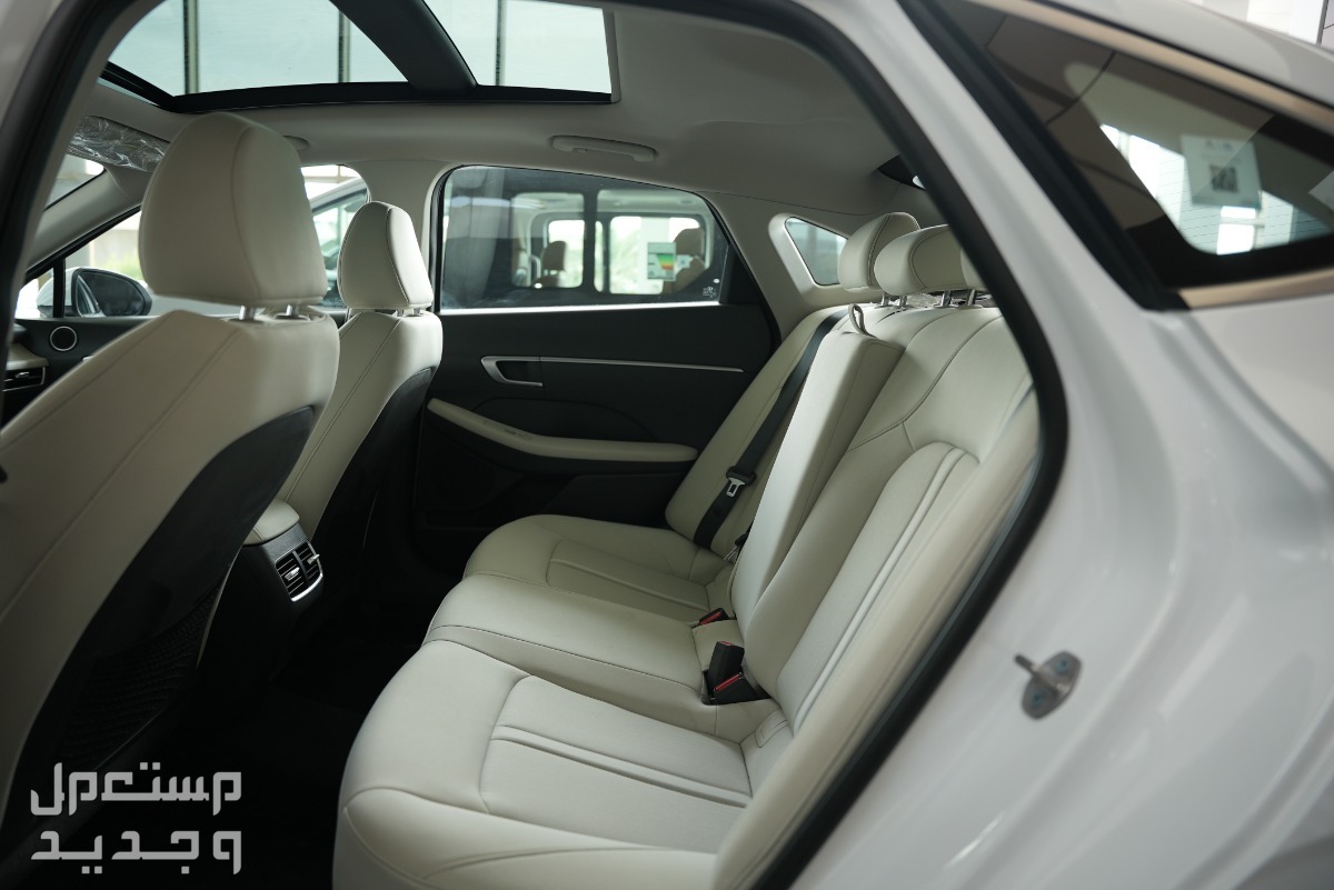 صور هيونداي سوناتا 2024 بجودة عالية من الداخل والخارج والألوان المتوفرة في الإمارات العربية المتحدة مقاعد سيارة هيونداي سوناتا 2024-2025