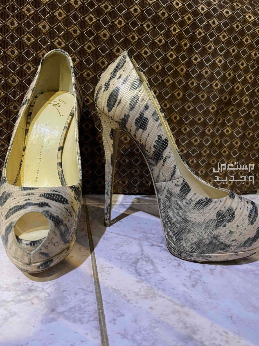 حذاء للاعراس شبه جديد  في الرياض بسعر 300 ريال سعودي
