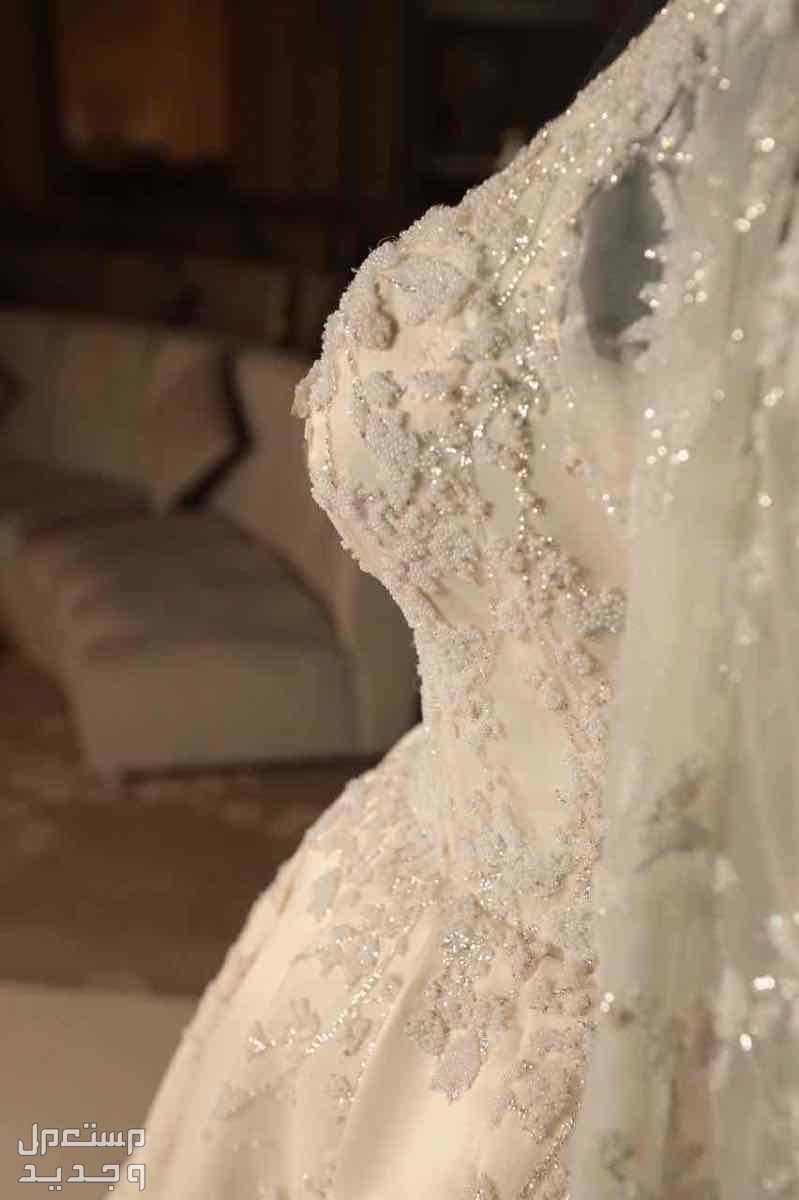 للبيع فستان زواجي من دار الازياء الايطاليه ديمتيريوس.