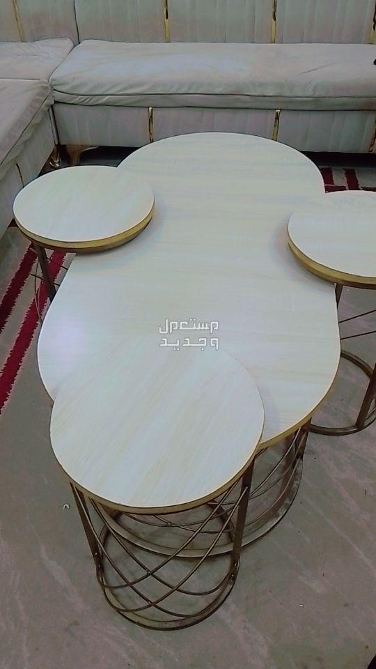 طاولة قهوه من الخشب ستايل كلاسيكي بلون البيج في الرياض