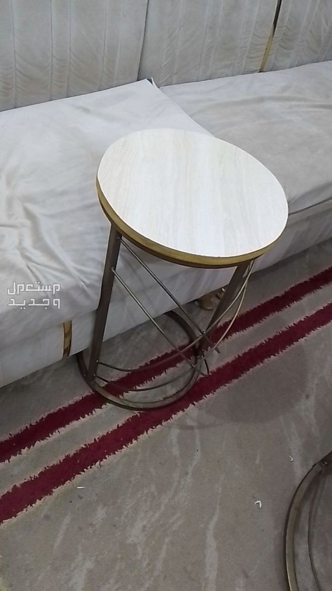 طاولة قهوه من الخشب ستايل كلاسيكي بلون البيج في الرياض