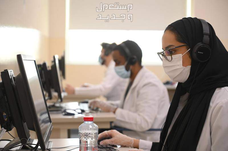رابط الاستعلام عن نتائج الطلاب عبر توكلنا 1445 الفصل الدراسي الثاني في الأردن طلاب يستخدمون الكمبيوتر