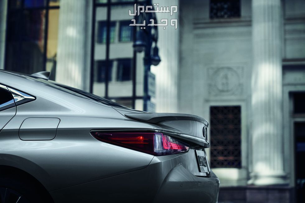 صور لكزس ES 2024 بجودة عالية من الداخل والخارج والألوان المتوفرة في الأردن مصابيح سيارة لكزس ES 2024 الخلفية