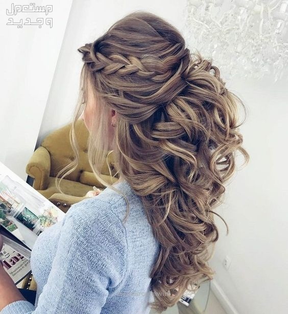 أجمل تسريحات الشعر في اليوم التأسيس السعودي تسريحة شعر فخمة