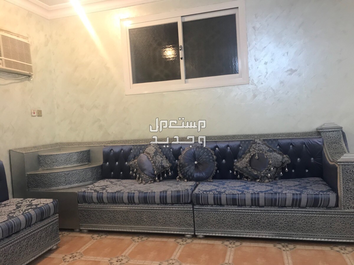 كنب مجلس او صالة نظيف مع ستاره  الرياض حي المنصورة