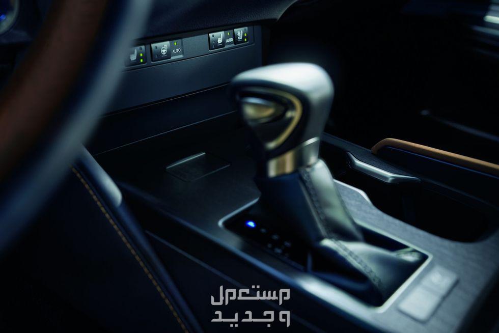 لكزس ES 2024 الجديدة بجميع الفئات والاسعار المتوفرة عند الوكيل وابرز العيوب والمميزات في الأردن سيارة لكزس ES 2024 من الداخل