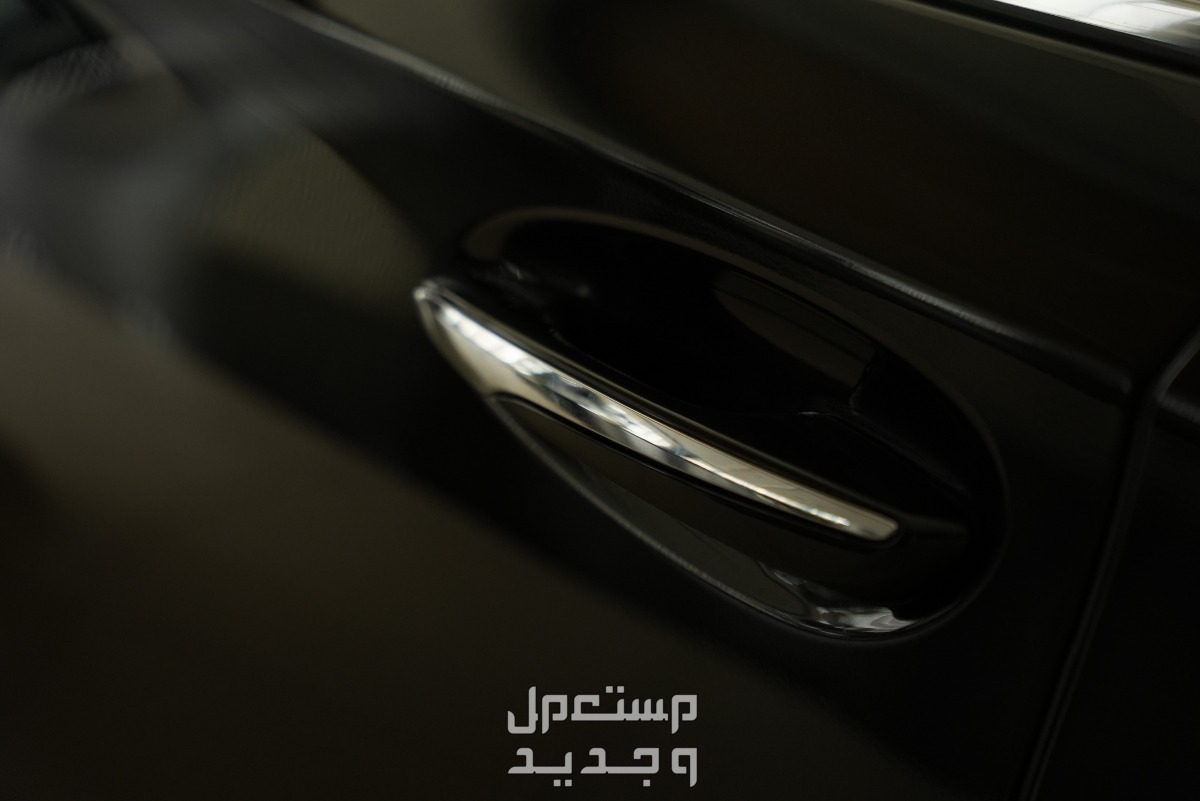 لكزس LS 2024 الجديدة بجميع الفئات والأسعار المتوفرة عند الوكيل وأبرز العيوب والمميزات مقابض أبواب أنيقة
