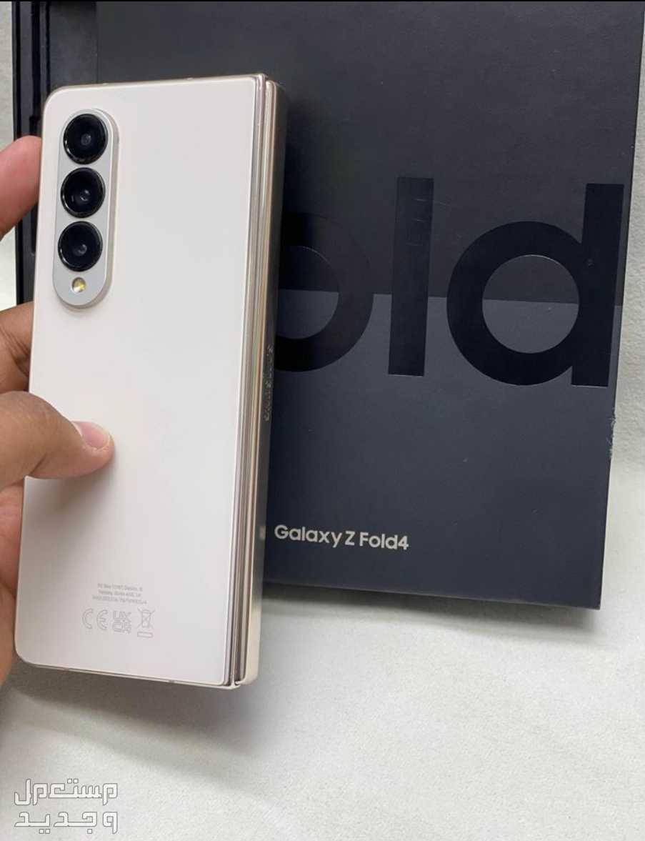 Samsung Galaxy fold 4 Color gold 512 gb ram 12 gb good condition mobile With box and original cable