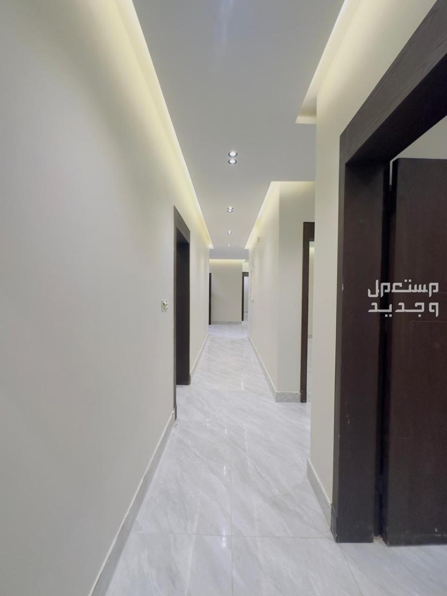شقة خمس غرف نص دور للبيع  بجدة حي السلامة بسعر 780 ألف ريال سعودي