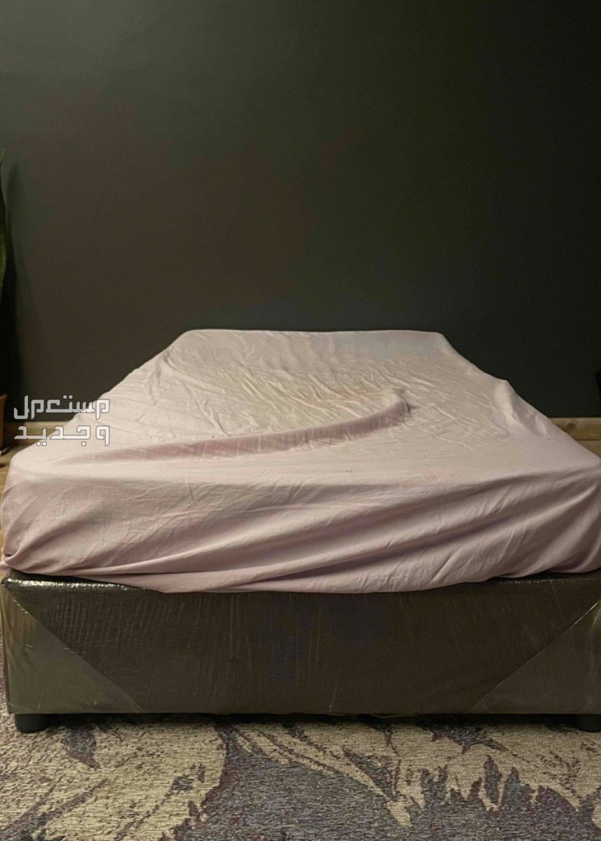 سرير مع الاسفنجه مستعمله للبيع بالرياض