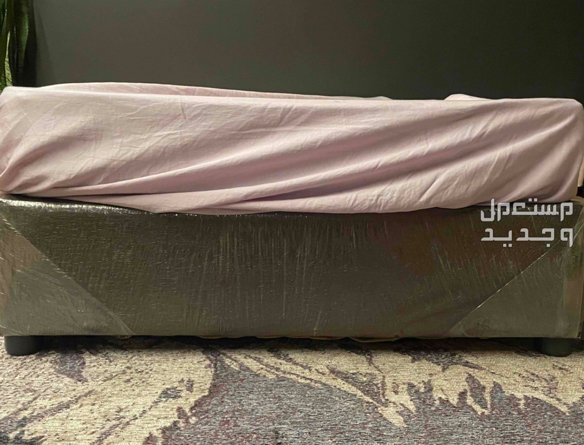 سرير مع الاسفنجه مستعمله للبيع بالرياض