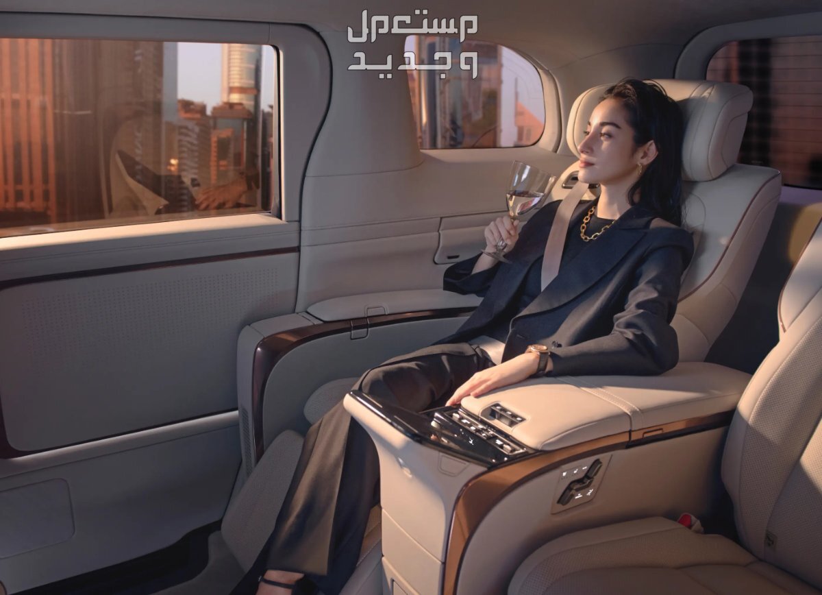 لكزس LM 2024 الجديدة بجميع الفئات والاسعار المتوفرة عند الوكيل وابرز العيوب والمميزات مقاعد سيارة لكزس LM 2024-2025