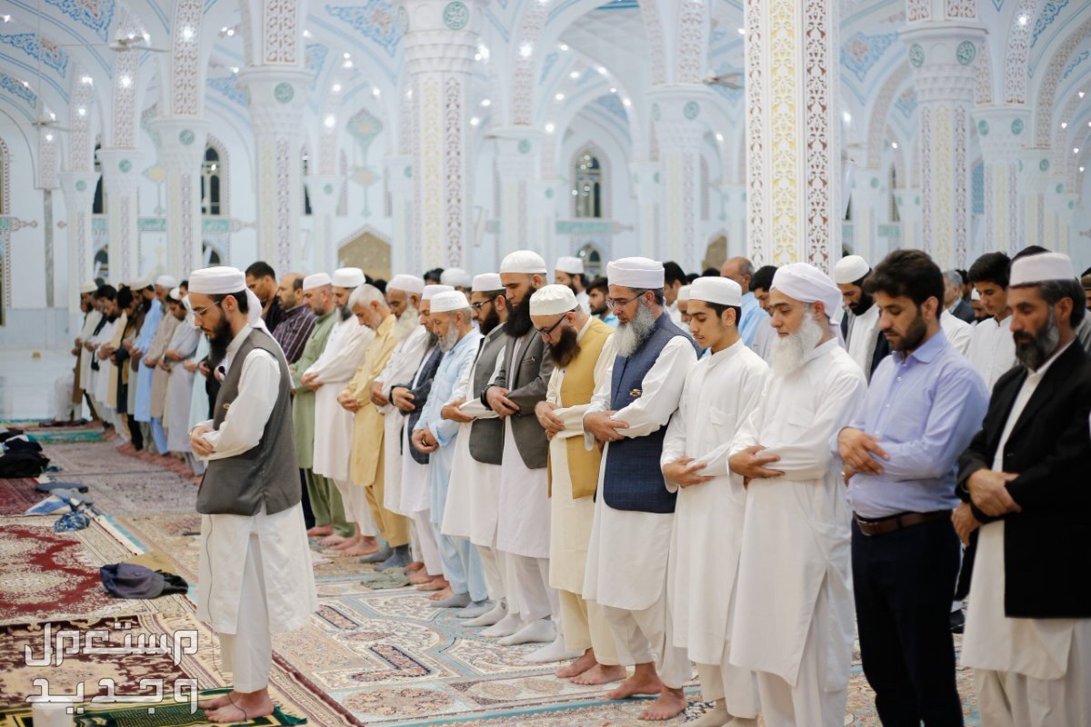 موعد صلاة التراويح في رمضان 2024 مسلمون في صلاة التراويح