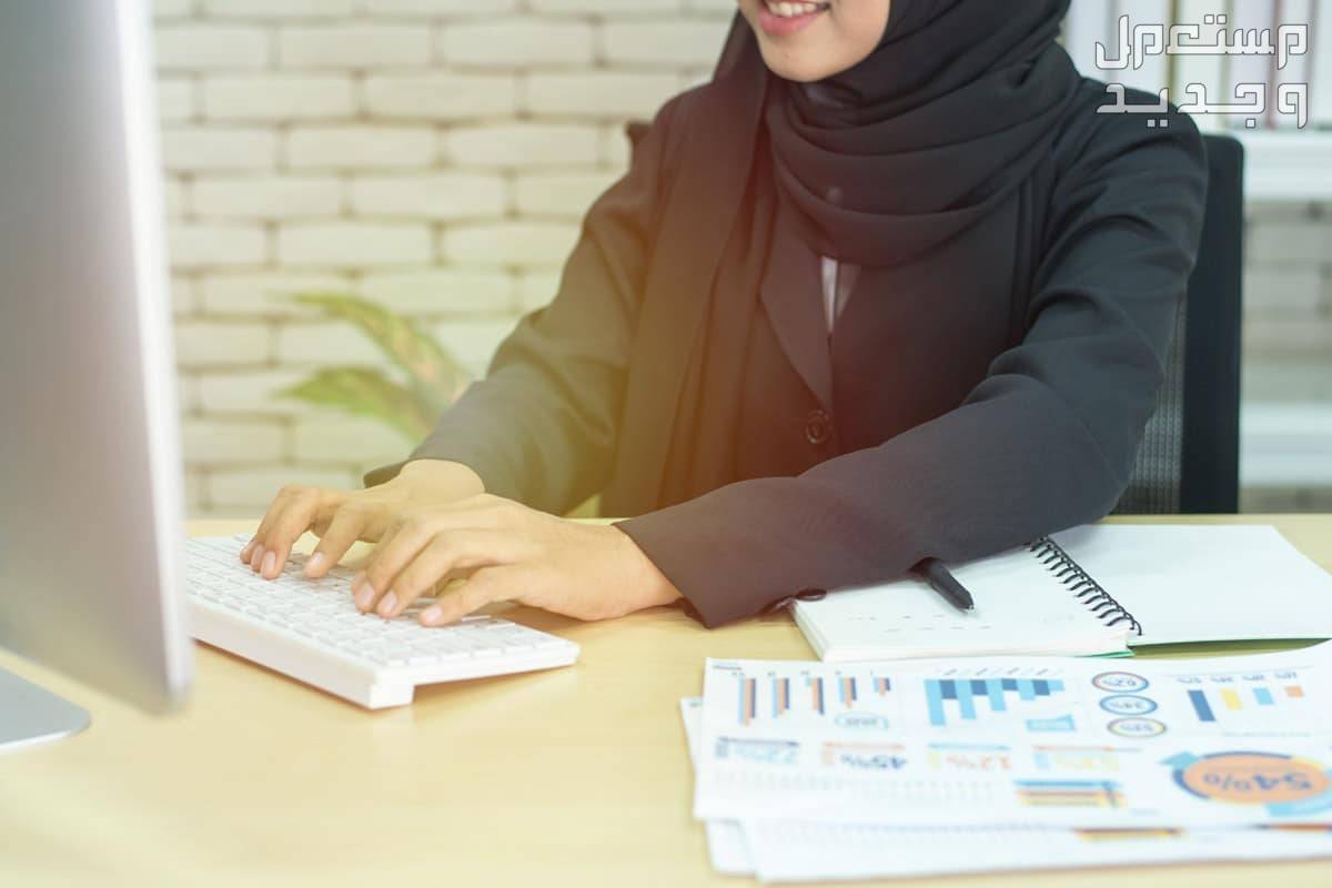 وظائف مكتبة جرير للرجال والنساء 2024 سيدة سعودية في العمل