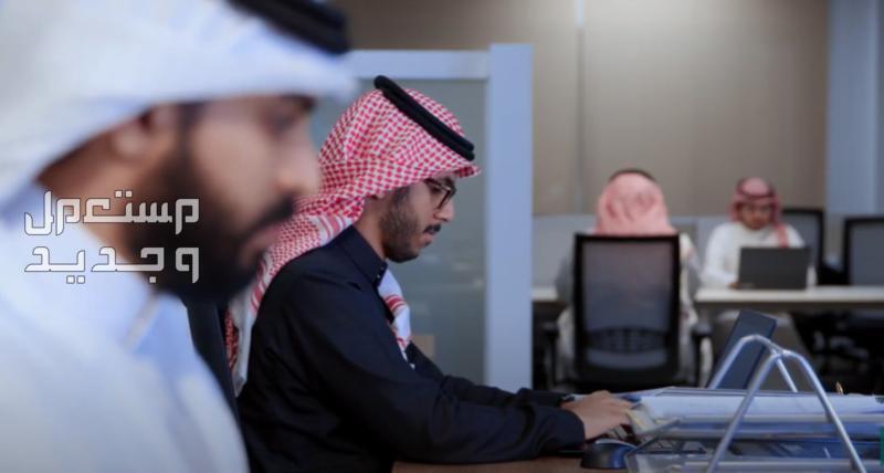 وظائف مكتبة جرير للرجال والنساء 2024 رجال سعوديون في العمل