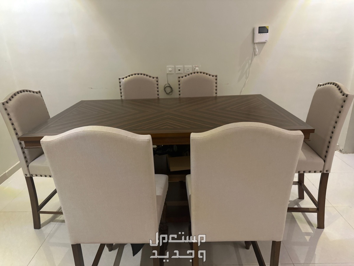 طاولة سفرة 6 اشخاص استعمال نظيف جدا   in Jeddah at a price of 3 thousands SAR