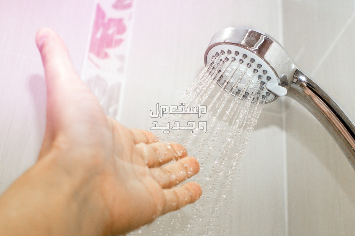 تعرفي على أفضل 10 طرق لتنظيف حمام المنزل في الأردن تنظيف رأس الدش