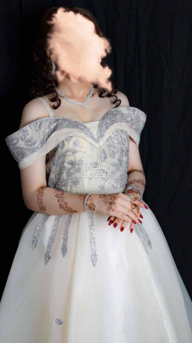 فستان العروسه خطوبه في المدينة المنورة بسعر 300 ريال سعودي