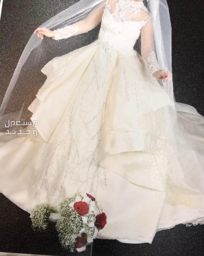 للبيع فستان زفاف مع الطرحه انلبس لبسه واحده بسعر 2500ريال سعودي ف المدينة المنورة