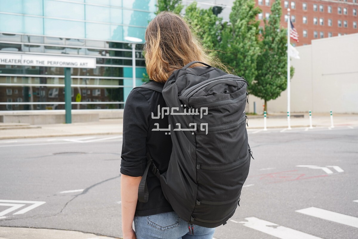 تعرف على أفضل شنطة ظهر للسفر 2024 شكل شنطة Matador SEG45 Travel Pack أثناء حملها