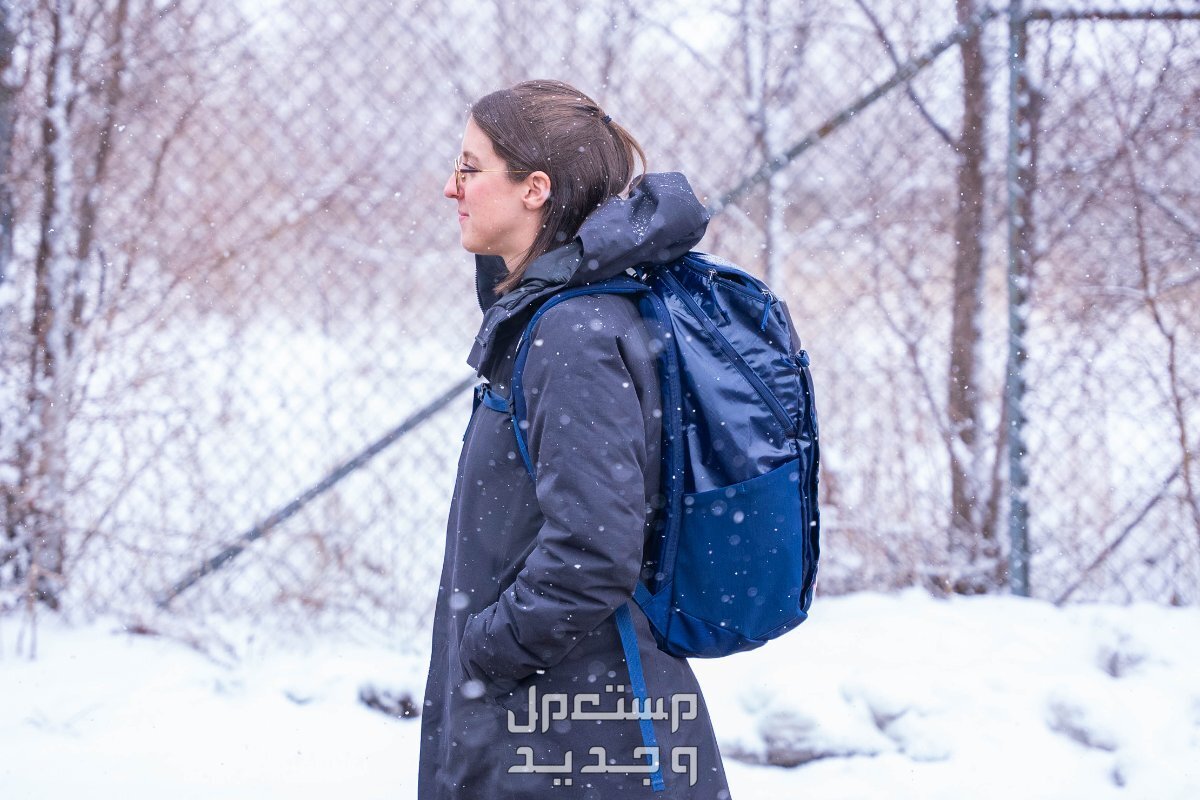 تعرف على أفضل شنطة ظهر للسفر 2024 شنطة ظهر للسفر 2024 Patagonia Black Hole Pack 32L باللون الأزرق