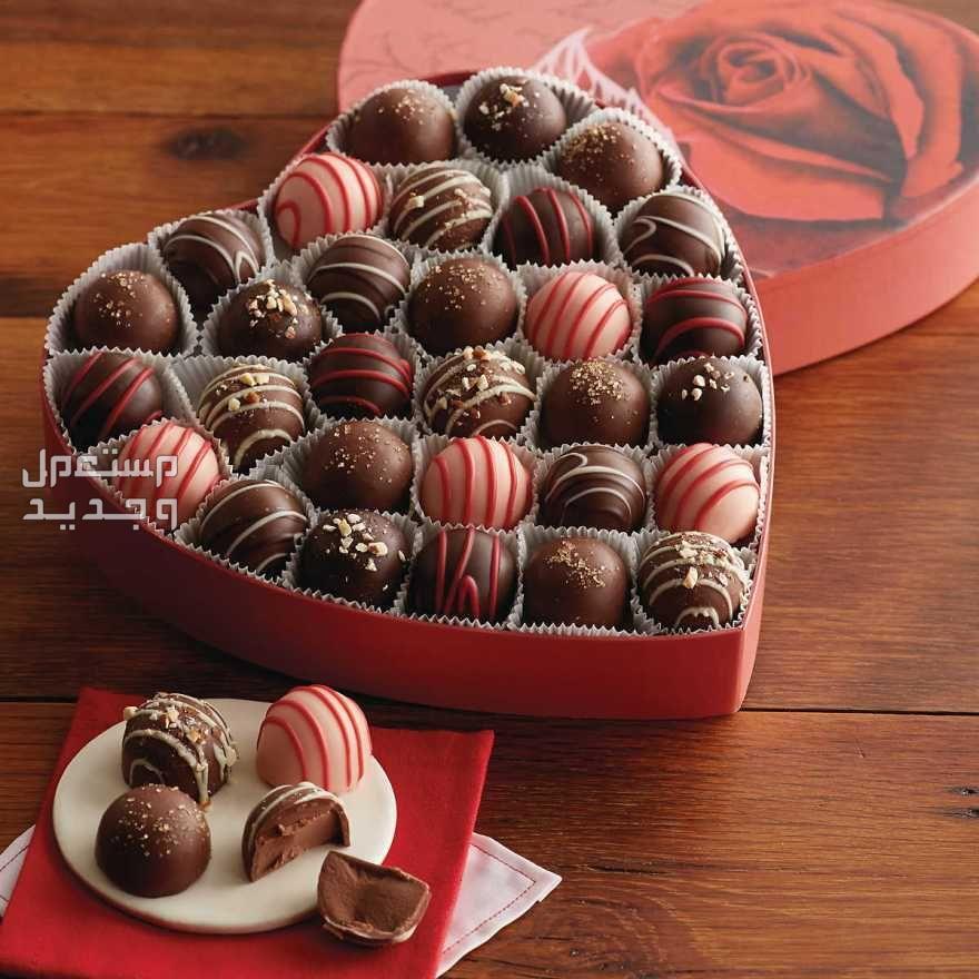 طرق الاحتفال بيوم المرأة العالمي 2024 في الإمارات العربية المتحدة هدية شوكولاتة