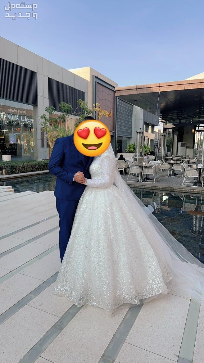 فستان زفاف للبيع مع كرحة زفاف طول 3 متر