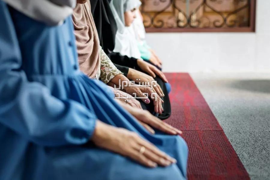 دعاء صلاة التراويح مكتوب رمضان 2024 في السعودية نساء يصلين جماعة