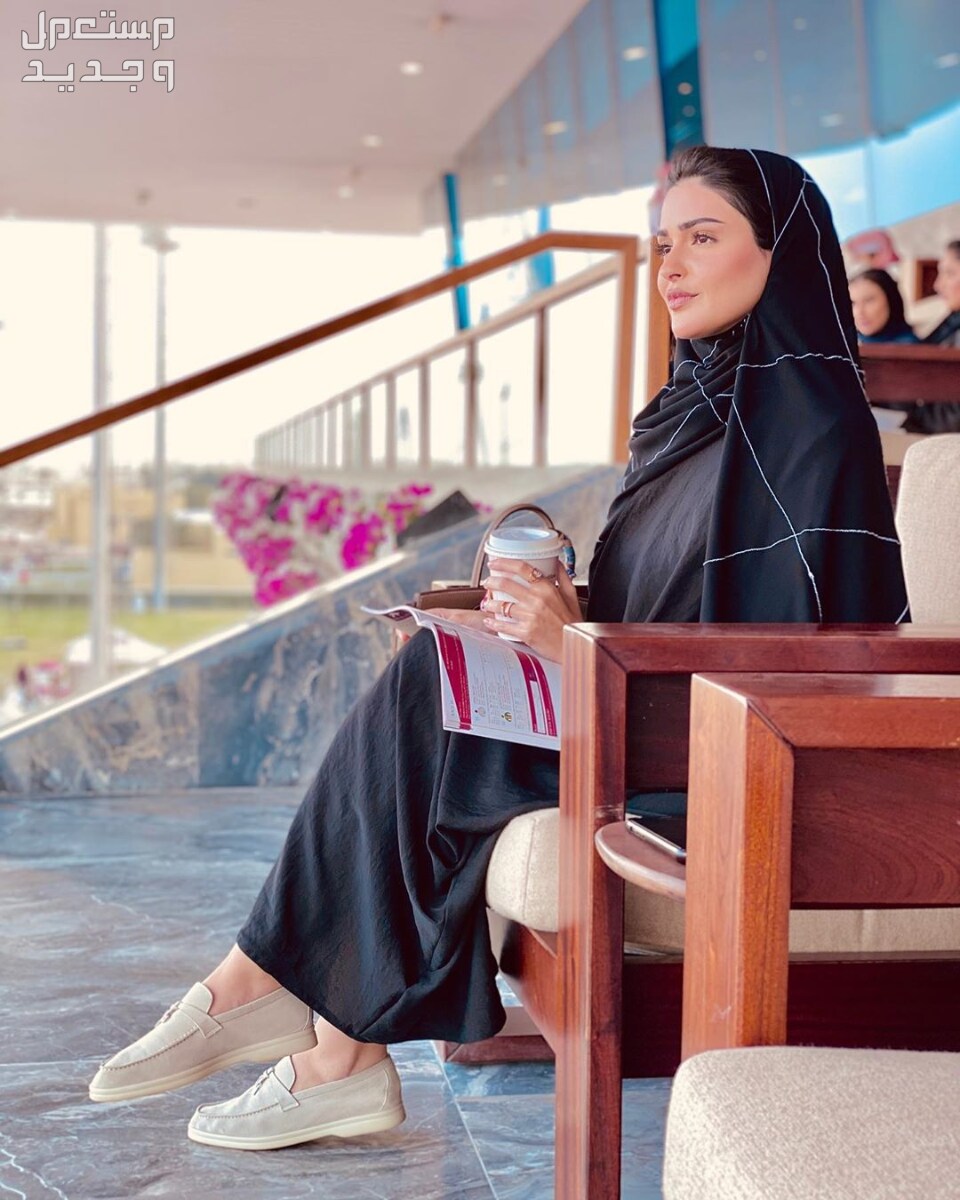طرق تنسيق الحذاء المناسب مع عباية رمضان طرق تنسيق الحذاء الفلات مع العباية