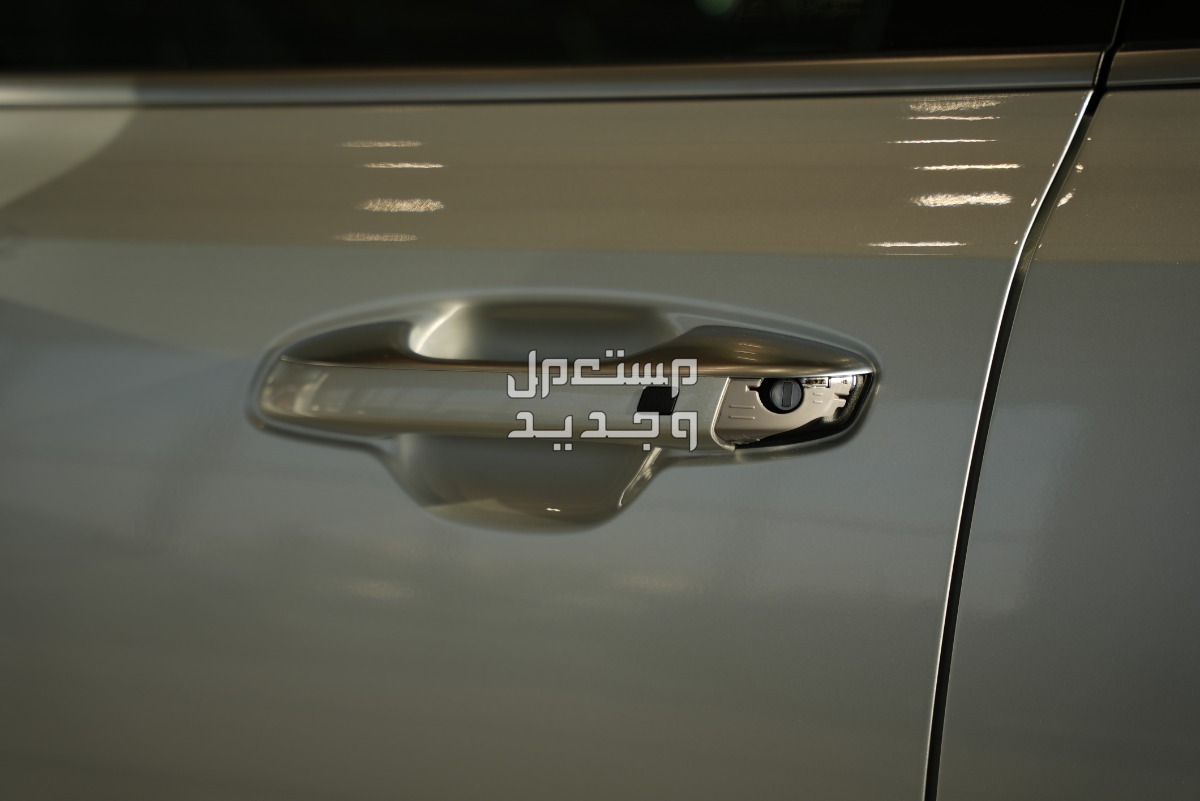 كيا سورينتو 2024 الجديدة بجميع الفئات والأسعار المتوفرة عند الوكيل وأبرز العيوب والمميزات في عمان مقبض باب بنفس لون السيارة