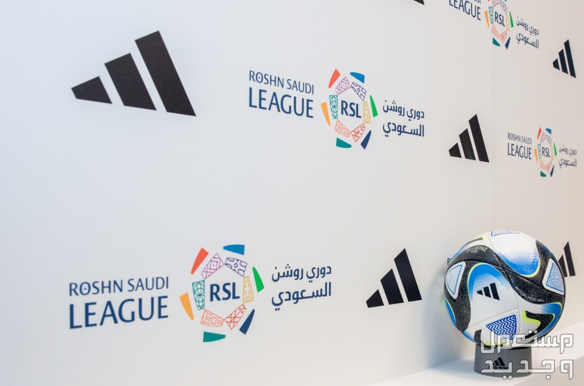 طرق ورابط حجز تذاكر مباريات الهلال في دوري روشن 2024 في الأردن كرة قدم وبوستر مكتوب عليه دوري روشن