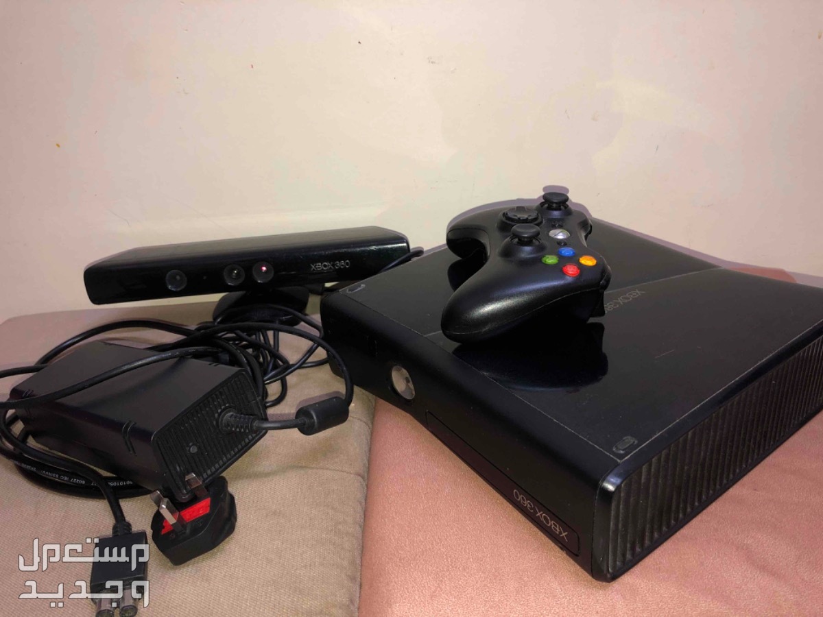 حي غرناطه  جهاز Xbox360 في حاله جيده مع ذراع تحكم وكاميرا خاصه بالالعاب