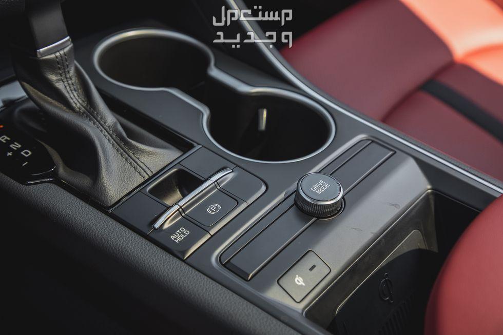 فئات كيا K5 2024 مع أسعارها وأبرز المواصفات والتقنيات لدى الوكيل في الأردن التصميم الداخلي لسيارة كيا K5 2024