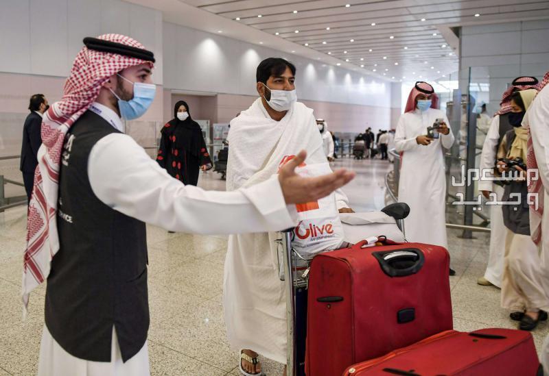 انواع التأشيرات المصرح لحاملها بأداء العمرة والحج 1445 في الإمارات العربية المتحدة تأشيرات لأداء الحج والعمرة