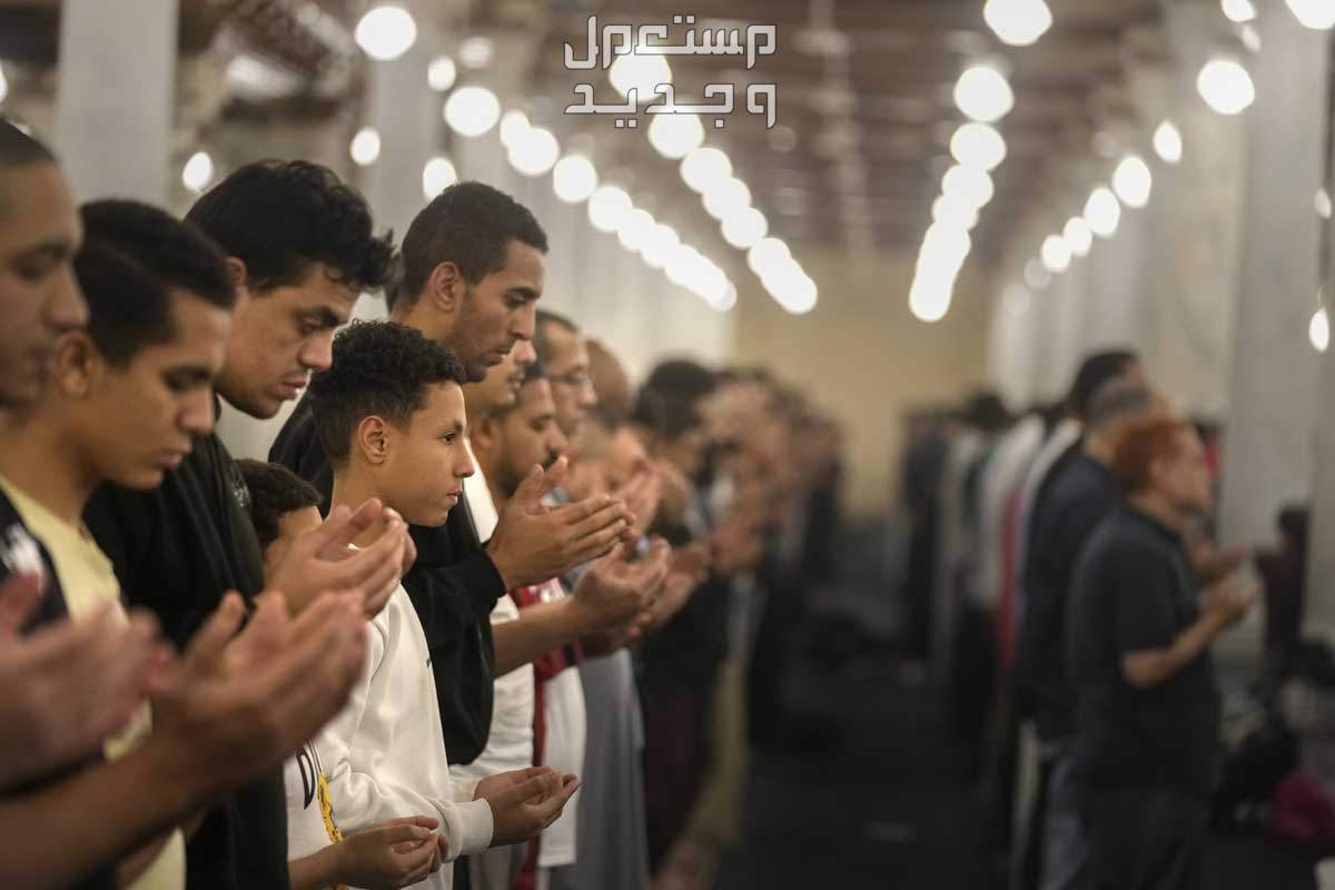 علامات ليلة القدر 2024.. فضلها ووقتها في عمان مسلمون في الصلاة