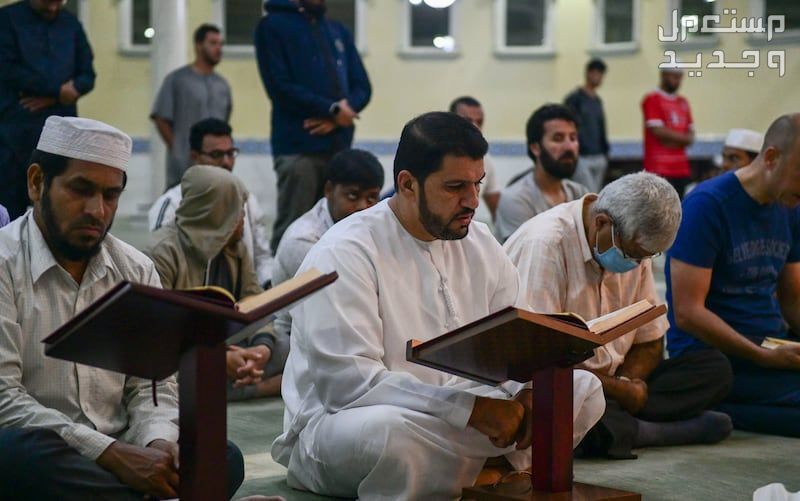 علامات ليلة القدر 2024.. فضلها ووقتها في الجزائر مسلمون يقرأون القرآن