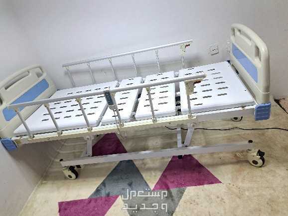 سرير طبي كهربائيّ للبيع مستعمل اخو الجديد معا المرتبه الااصليه