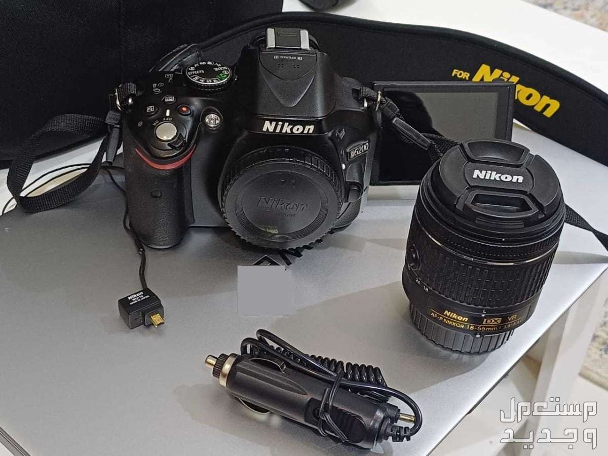كاميرا نيكون d5200 بحالة ممتازة في الخرج بسعر 1100 ريال سعودي