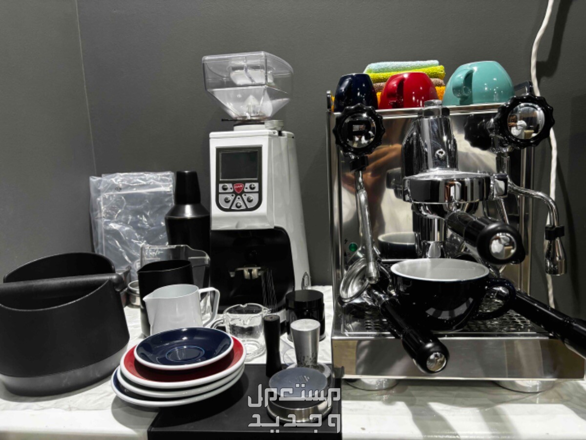 مكينة قهوة روكيت ابارتمنتو (Rocket Apartemento) مع مطحنة ومجموعة الباريستا
