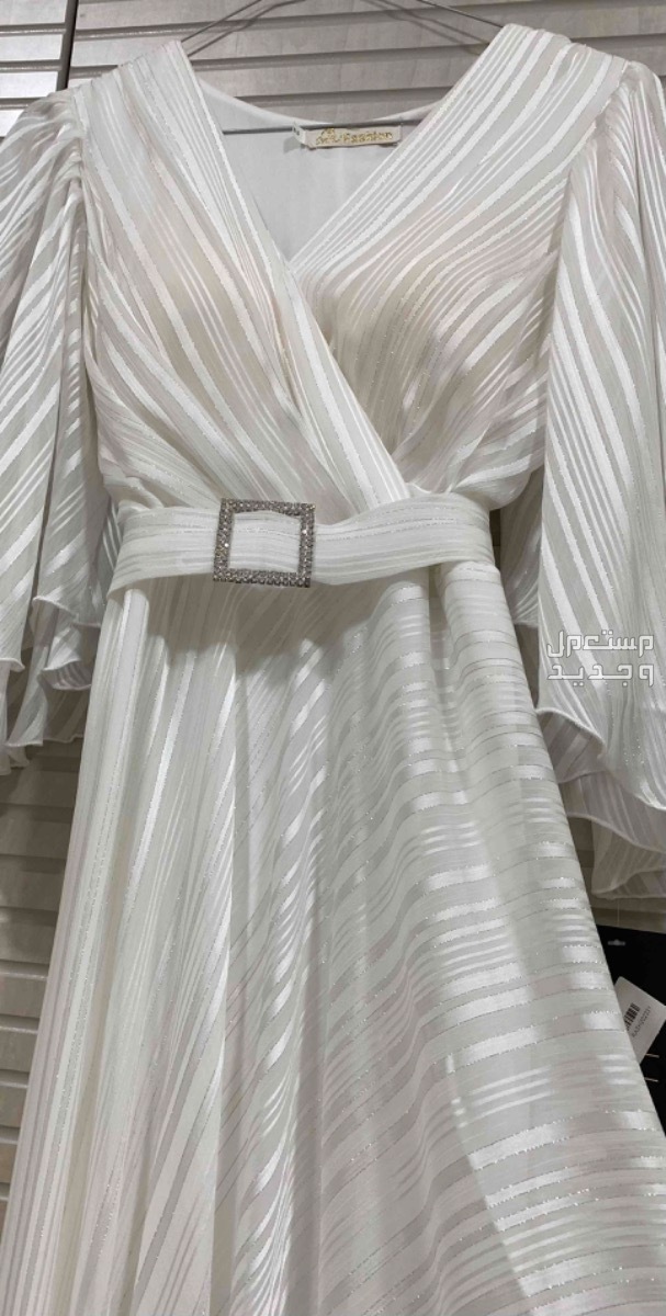 فستان للبيع  في الرياض بسعر 200 ريال سعودي