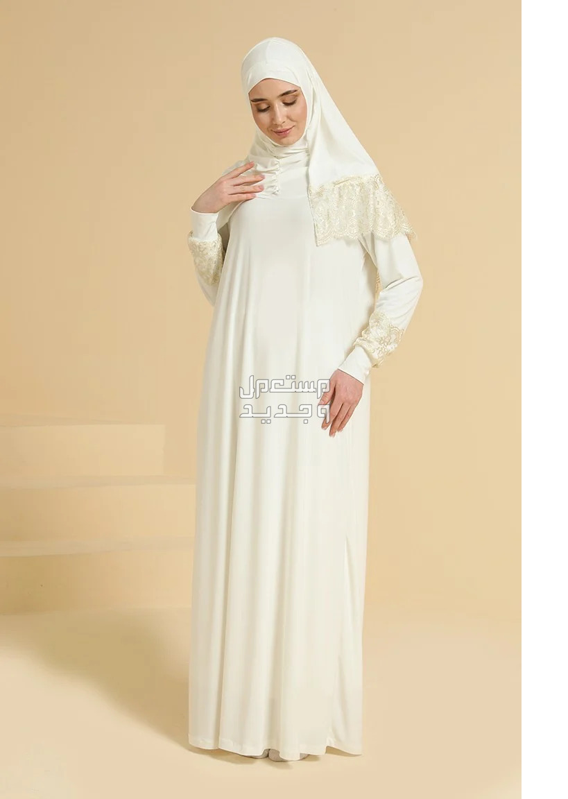 تعرفي على أماكن بيع ملابس العمرة للنساء في الجزائر عباية بيضاء مطرزة
