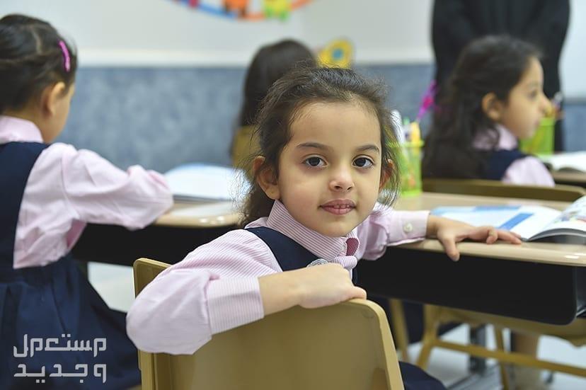 خطوات ورابط التسجيل في الروضة 1446 في الإمارات العربية المتحدة طفلة في مرحلة رياض الاطفال