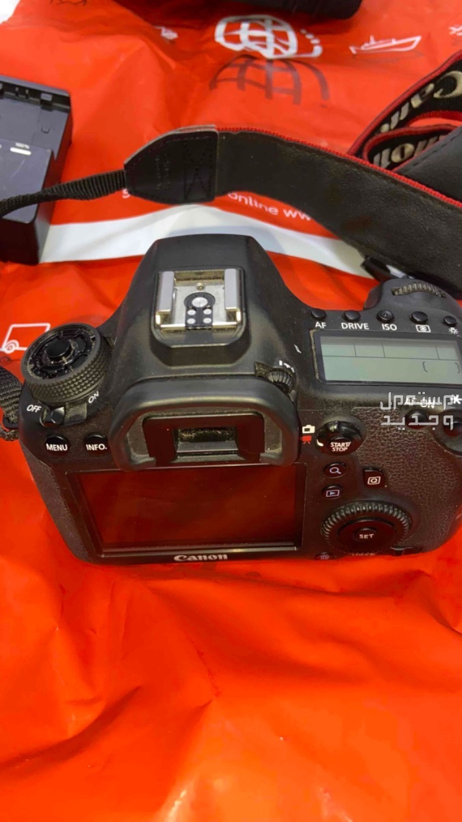 كاميرا كانون D6 فل فريم للبيع شرط وعدسة 70-200