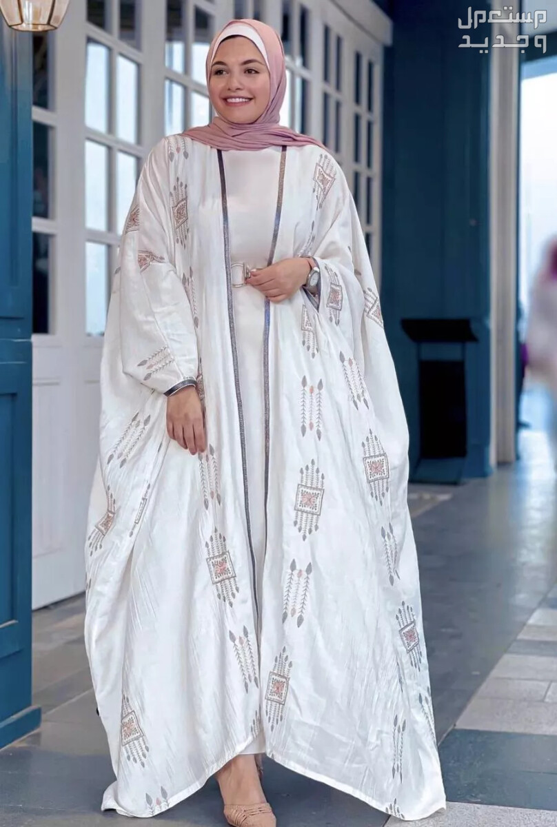 أجدد موديلات عبايات استقبال للعيد 2024 في عمان عباية باللون الأبيض مطرزة