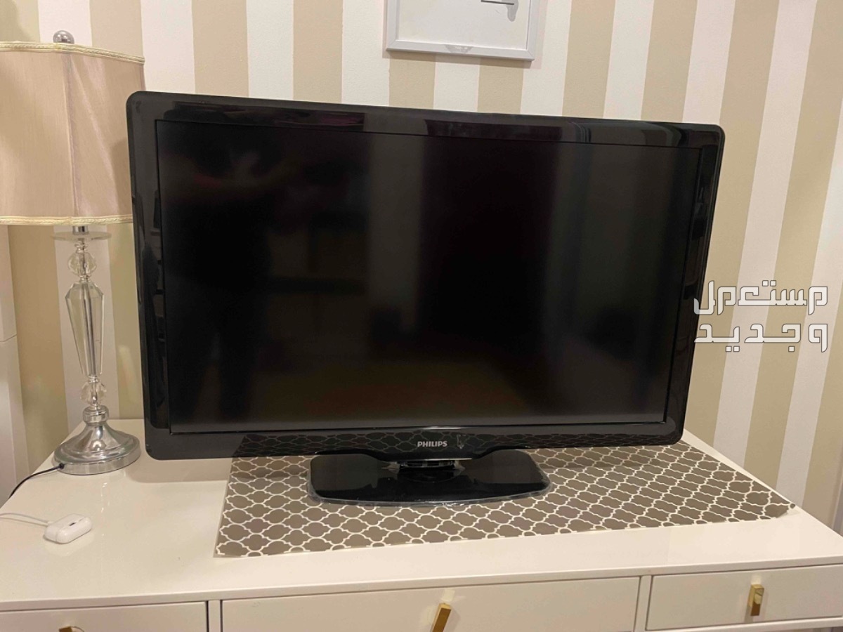 للبيع تلفزيون 42 بوصة  بحالة ممتازة  Philips 42 Inch LCD TV في مدينة حمد بسعر 30 دينار بحريني
