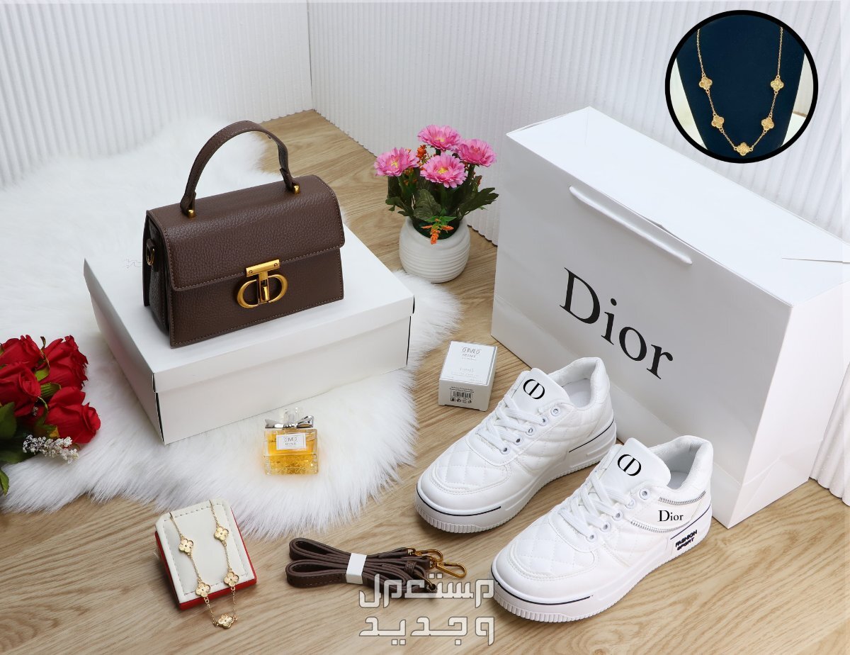 شنطه نسائيه ماركة Dior قصه جديد خامه ناعمة حجم وسط عالية الجودة في جدة بسعر 220 ريال سعودي