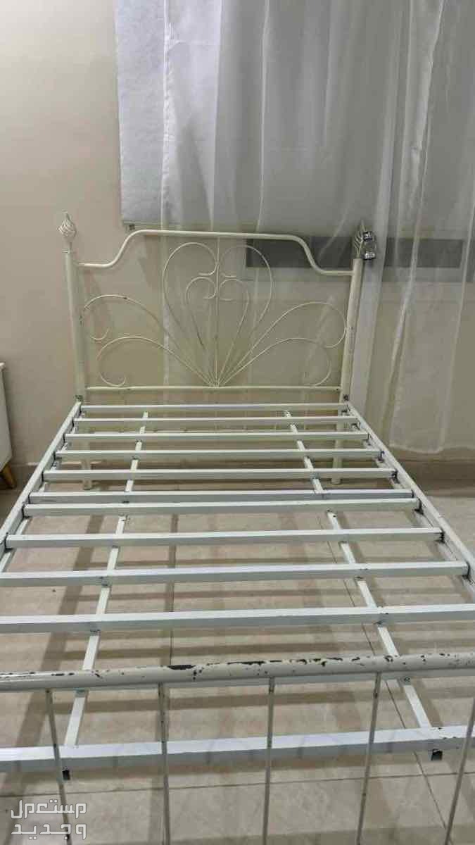 سرير مستخدم  في جدة بسعر 200 ريال سعودي